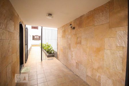 Casa à venda com 260m², 5 quartos e 4 vagas Casa à venda com 260m², 5 quartos e 4 vagasHall de Entrada