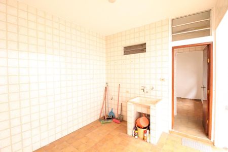 Casa à venda com 260m², 5 quartos e 4 vagas Casa à venda com 260m², 5 quartos e 4 vagasÁrea de Serviço