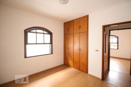 Casa à venda com 260m², 5 quartos e 4 vagas Casa à venda com 260m², 5 quartos e 4 vagasQuarto 1