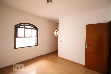 Casa à venda com 260m², 5 quartos e 4 vagas Casa à venda com 260m², 5 quartos e 4 vagasQuarto 5 - Suíte