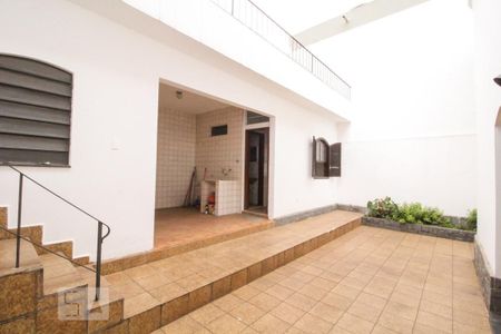 Casa à venda com 260m², 5 quartos e 4 vagas Casa à venda com 260m², 5 quartos e 4 vagasQuintal