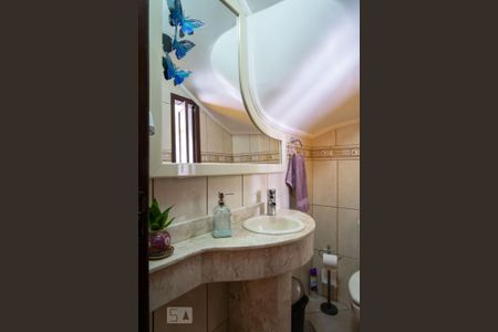 Casa à venda com 170m², 3 quartos e 3 vagas Casa à venda com 170m², 3 quartos e 3 vagasLavabo