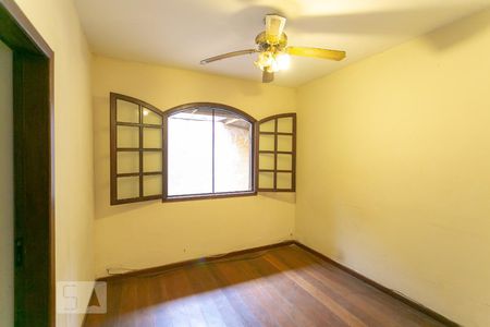 Sala de casa à venda com 3 quartos, 150m² em Santa Efigênia, Belo Horizonte