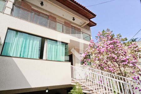 Casa à venda com 250m², 3 quartos e 4 vagas Casa à venda com 250m², 3 quartos e 4 vagasÁrea Externa