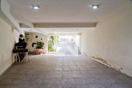 Casa à venda com 250m², 3 quartos e 4 vagas Casa à venda com 250m², 3 quartos e 4 vagasGaragem