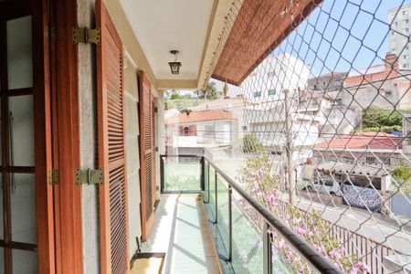 Casa à venda com 250m², 3 quartos e 4 vagas Casa à venda com 250m², 3 quartos e 4 vagasVaranda
