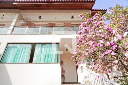 Casa à venda com 250m², 3 quartos e 4 vagas Casa à venda com 250m², 3 quartos e 4 vagasÁrea Externa