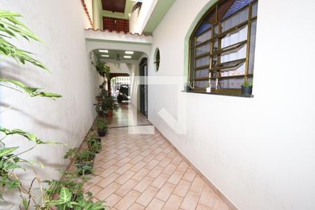 Casa à venda com 180m², 3 quartos e 3 vagasCorredor