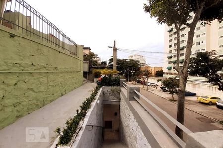 Casa de condomínio à venda com 30m², 1 quarto e sem vagaEscada