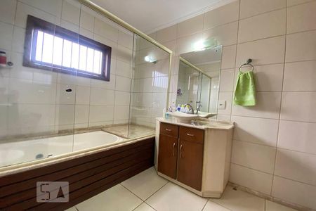 Casa à venda com 400m², 4 quartos e 3 vagasBanheiro da Suíte 1