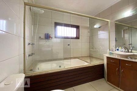 Casa à venda com 400m², 4 quartos e 3 vagasBanheiro da Suíte 1