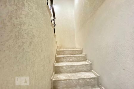 Casa à venda com 400m², 4 quartos e 3 vagasEscada