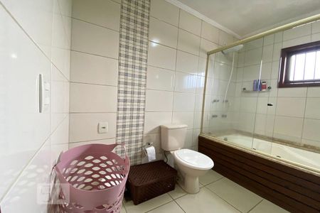 Casa à venda com 400m², 4 quartos e 3 vagasBanheiro da Suíte 1