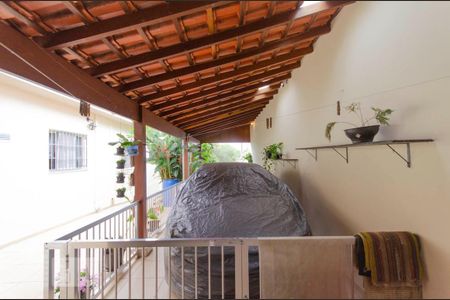Casa à venda com 459m², 3 quartos e 5 vagas Casa à venda com 459m², 3 quartos e 5 vagasGaragem