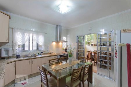 Casa à venda com 459m², 3 quartos e 5 vagas Casa à venda com 459m², 3 quartos e 5 vagasCozinha