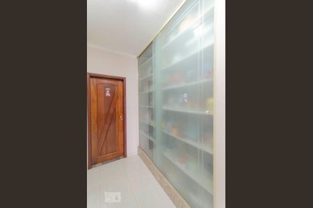 Casa à venda com 459m², 3 quartos e 5 vagas Casa à venda com 459m², 3 quartos e 5 vagasDespensa