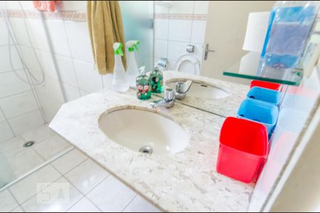 Casa à venda com 210m², 4 quartos e 3 vagas Casa à venda com 210m², 4 quartos e 3 vagasBanheiro Social 2