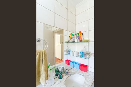 Casa à venda com 210m², 4 quartos e 3 vagas Casa à venda com 210m², 4 quartos e 3 vagasBanheiro Social 2