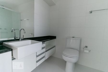 Banheiro de kitnet/studio para alugar com 1 quarto, 25m² em Mirandópolis, São Paulo