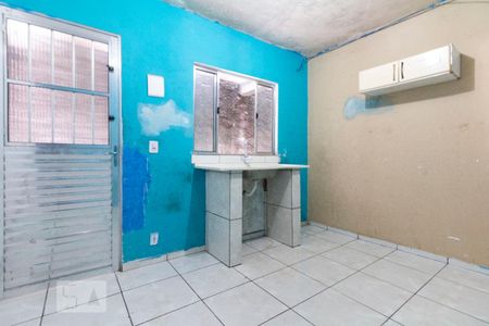 Cozinha de casa para alugar com 1 quarto, 40m² em Vila Carmosina, São Paulo