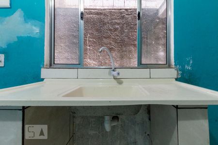 Cozinha de casa para alugar com 1 quarto, 40m² em Vila Carmosina, São Paulo