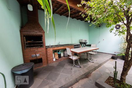 Casa à venda com 200m², 4 quartos e 2 vagasQuintal