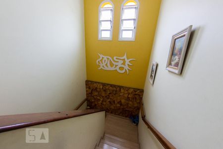 Casa à venda com 200m², 4 quartos e 2 vagasEscada