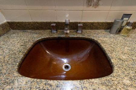 Casa à venda com 330m², 3 quartos e 8 vagasBanheiro suíte 3