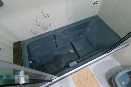 Casa à venda com 330m², 3 quartos e 8 vagasBanheiro suíte 2