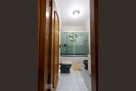 Casa à venda com 330m², 3 quartos e 8 vagasBanheiro suíte 2