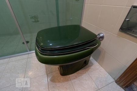 Casa à venda com 330m², 3 quartos e 8 vagasBanheiro suíte 1