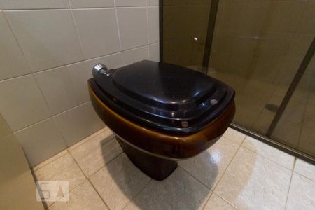 Casa à venda com 330m², 3 quartos e 8 vagasBanheiro suíte 3