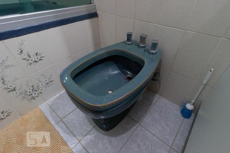 Casa à venda com 330m², 3 quartos e 8 vagasBanheiro suíte 2