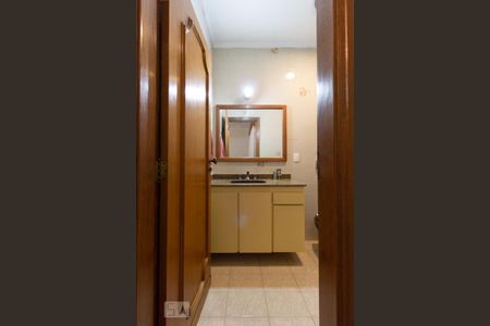 Casa à venda com 330m², 3 quartos e 8 vagasBanheiro suíte 3