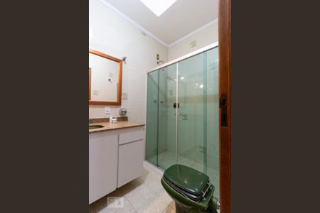 Casa à venda com 330m², 3 quartos e 8 vagasBanheiro suíte 1