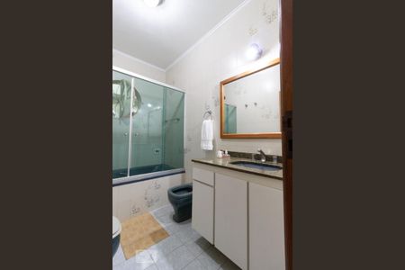 Casa à venda com 330m², 3 quartos e 8 vagasBanheiro suíte 2