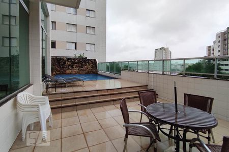 Apartamento à venda com 220m², 4 quartos e 4 vagasÁrea comum - Piscina