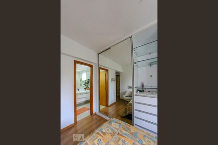 Apartamento à venda com 220m², 4 quartos e 4 vagasQuarto Suíte 2