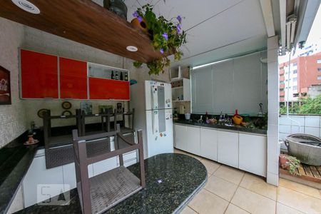 Apartamento à venda com 220m², 4 quartos e 4 vagasVaranda gourmet
