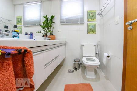 Apartamento à venda com 220m², 4 quartos e 4 vagasBanheiro da Suíte 2