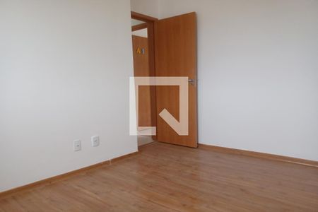 quarto 1 de apartamento para alugar com 2 quartos, 43m² em Cruzeiro do Sul, Nova Iguaçu