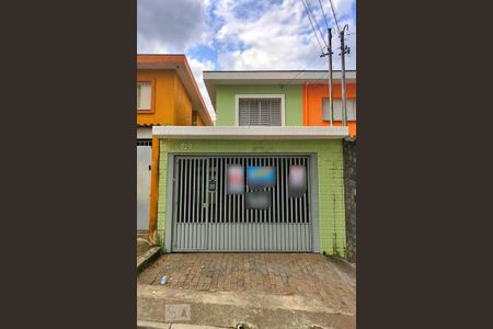 Casa para alugar com 200m², 2 quartos e 2 vagas Casa para alugar com 200m², 2 quartos e 2 vagasFachada