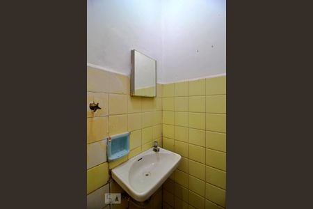 Casa para alugar com 200m², 2 quartos e 2 vagasBanheiro de Serviço