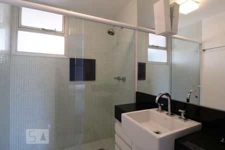 Apartamento à venda com 75m², 2 quartos e 1 vagaBanheiro da suíte