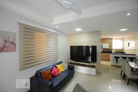 Sala de casa à venda com 3 quartos, 250m² em Irajá, Rio de Janeiro