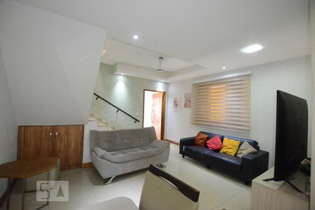 Sala de casa à venda com 3 quartos, 250m² em Irajá, Rio de Janeiro