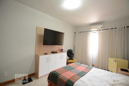 Casa à venda com 250m², 3 quartos e 2 vagasQuarto 1 Suite