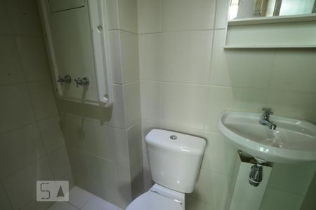 Banheiro de Serviço de apartamento para alugar com 3 quartos, 109m² em Setor Noroeste, Brasília