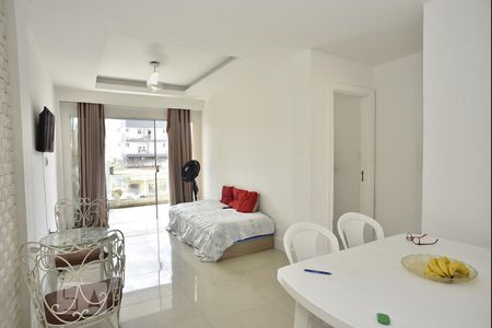 Sala de Apartamento com 2 quartos, 64m² Curicica