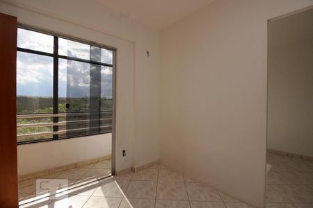 Dormitório de apartamento para alugar com 1 quarto, 35m² em Riacho Fundo I, Brasília